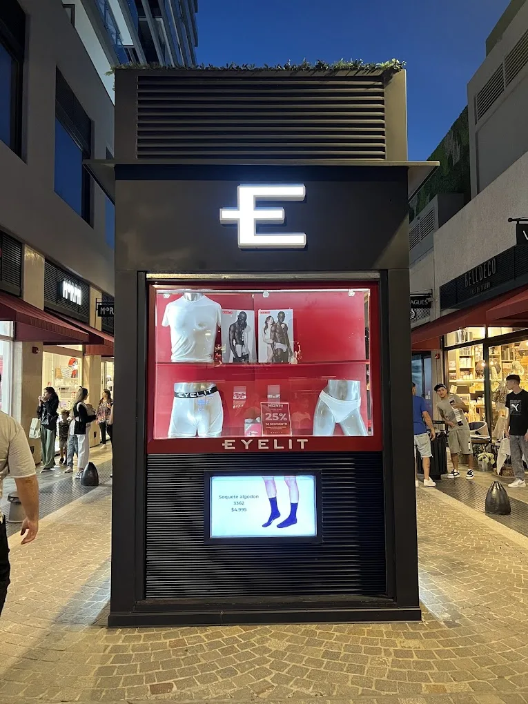 EYELIT Las Lomitas Street — Tuchweber