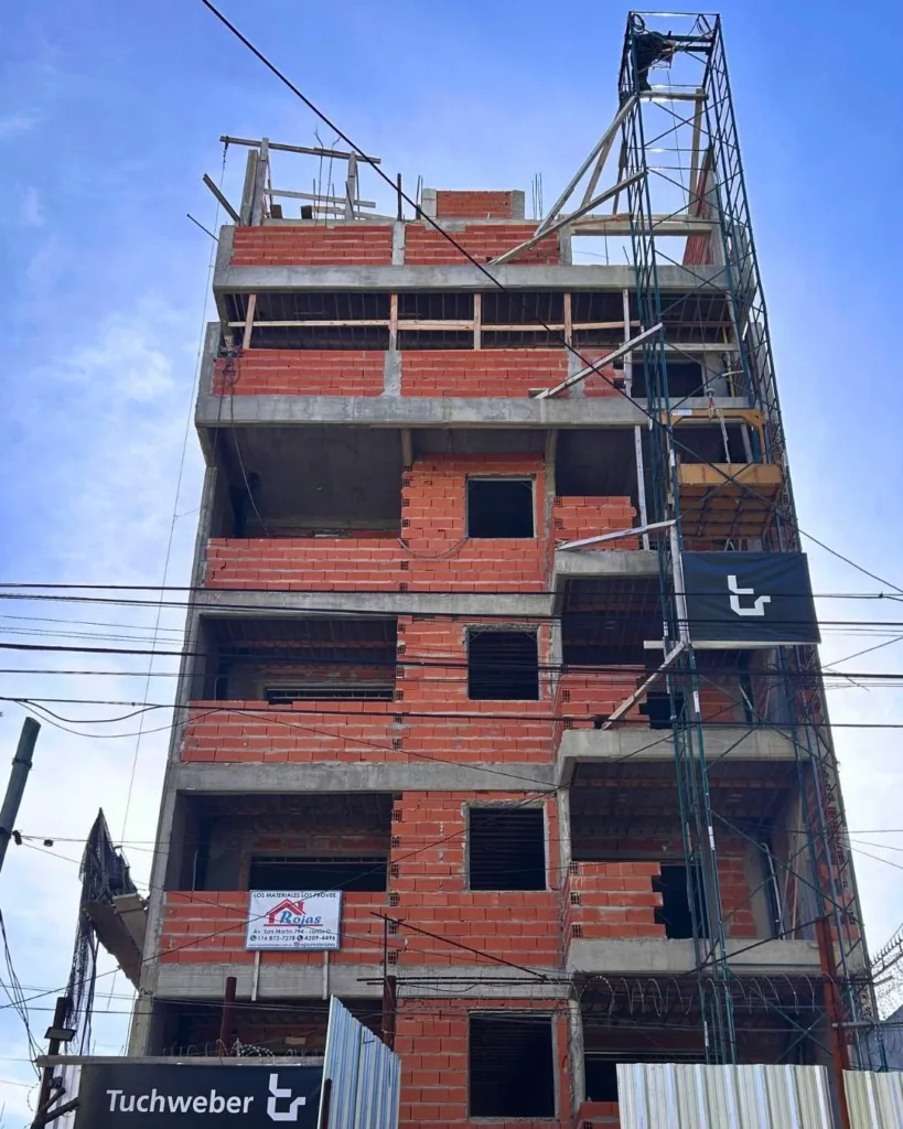 constructora-zona-sur-edificio-en-obra-tuchweber