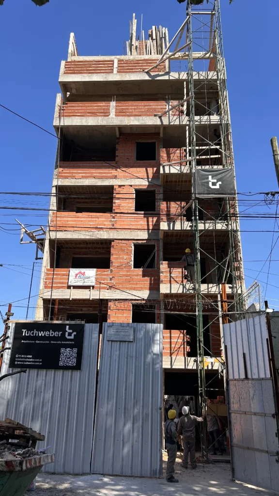 Construcción de un edificio residencial en Lanús Oeste, Zona Sur