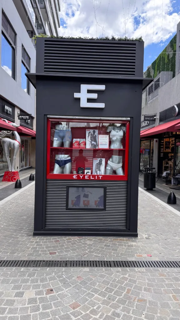 EYELIT Las Lomitas Street — Tuchweber